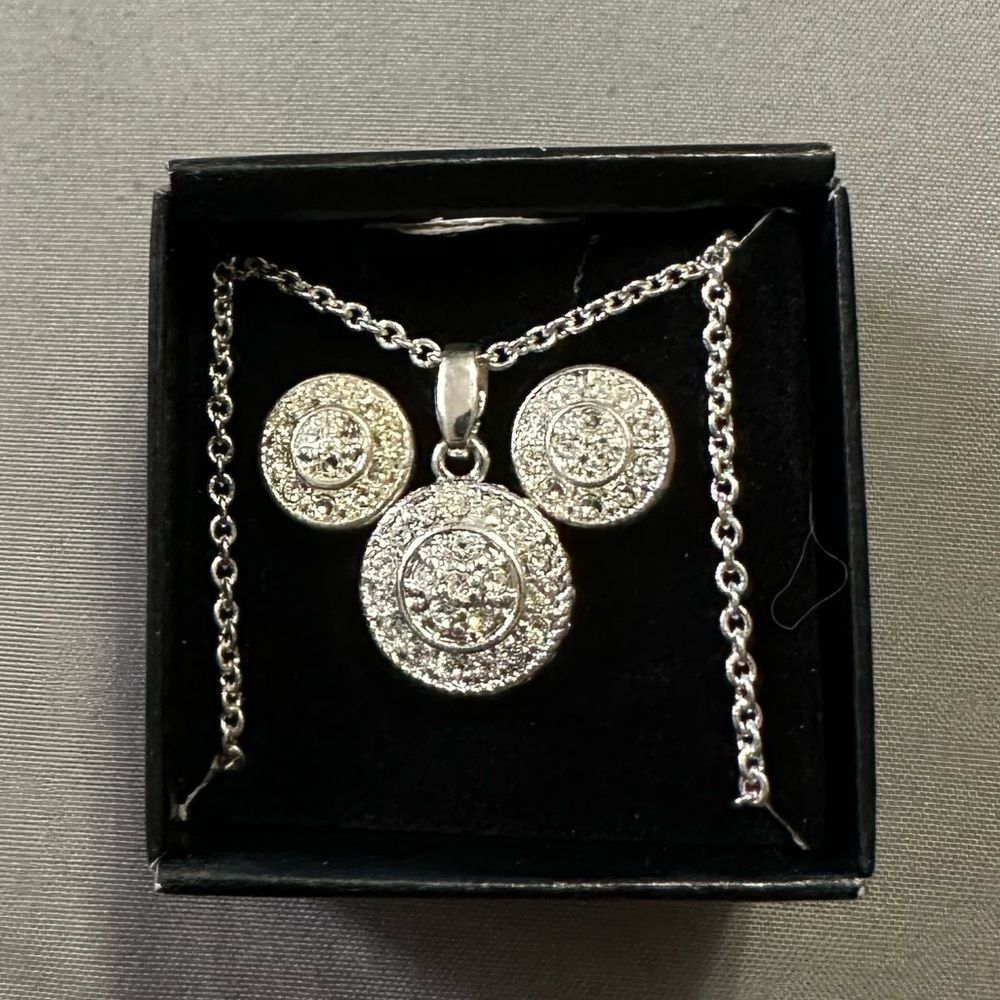 Avon Pave Circle Necklace and Earring Gift Set Silver Tone NWT